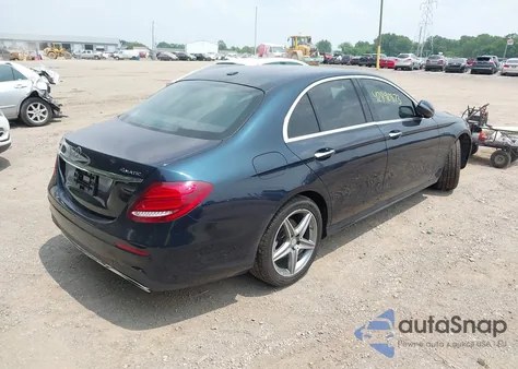 2017 Mercedes-Benz E 300 4Matic z USA, uszkodzony, nr VIN WDDZF4KB2HA012027